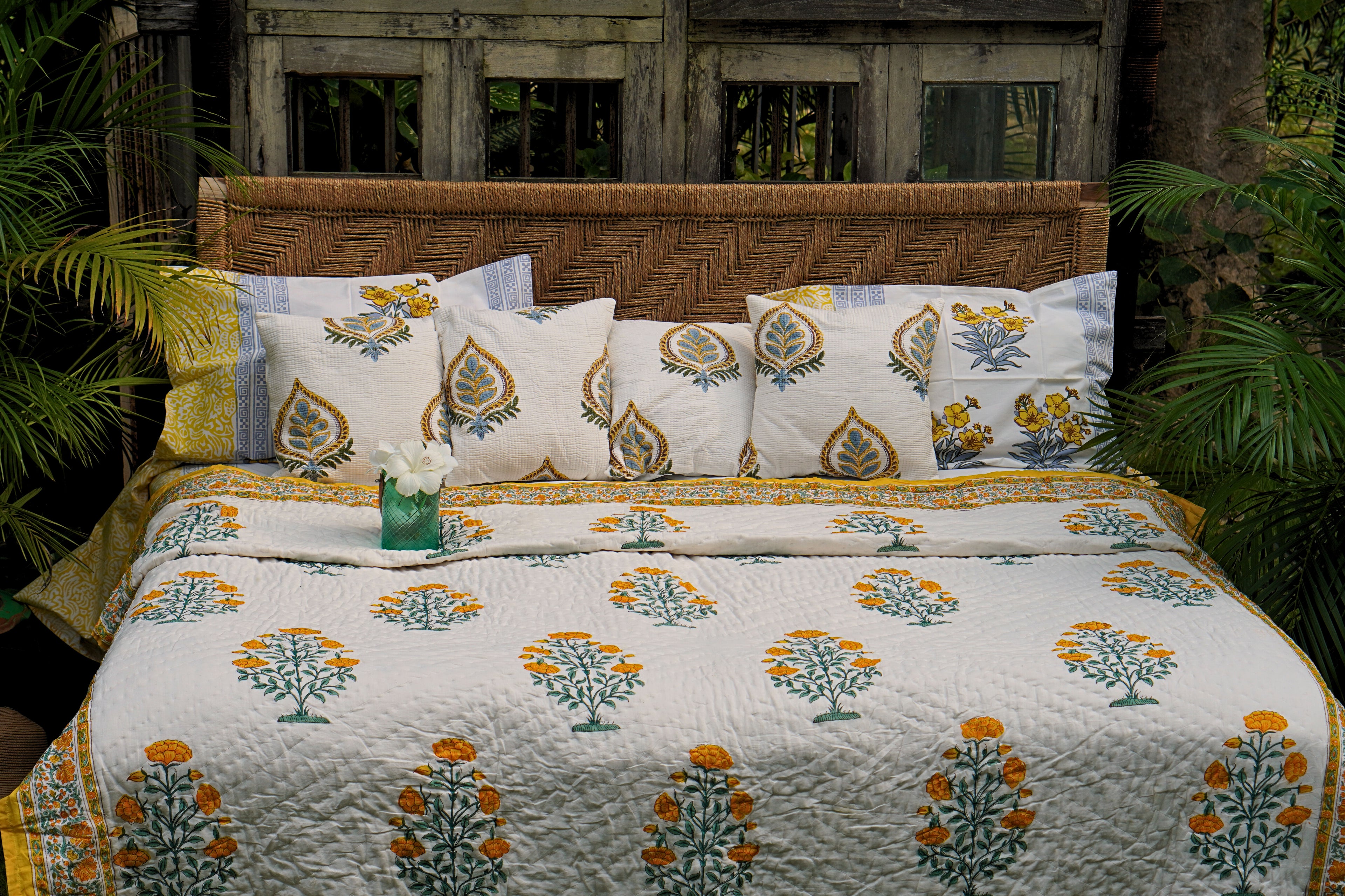 Zafran Phool quilted Cushion Cover