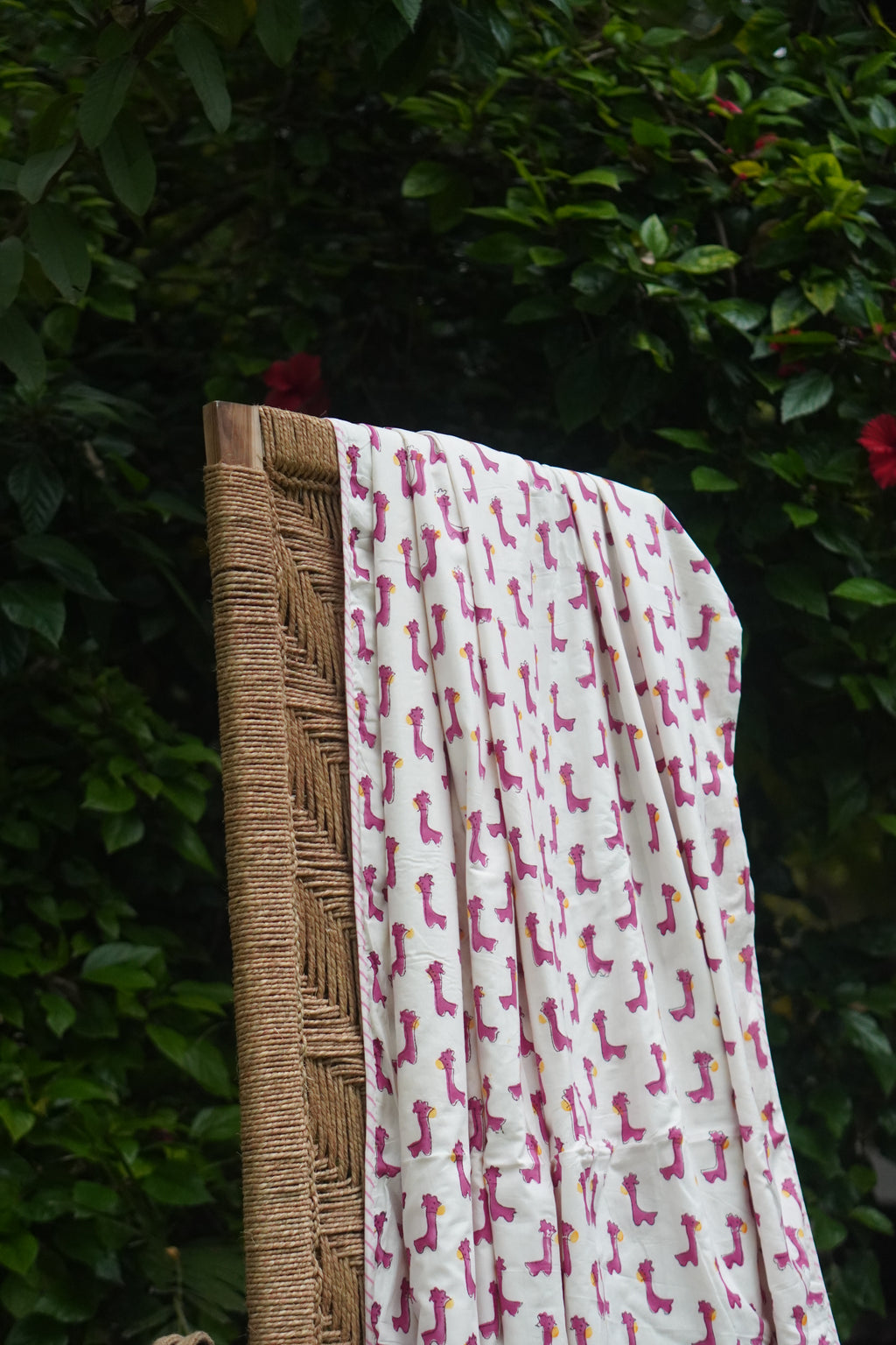 Jungle Lambe Kadam- Pink Dohar