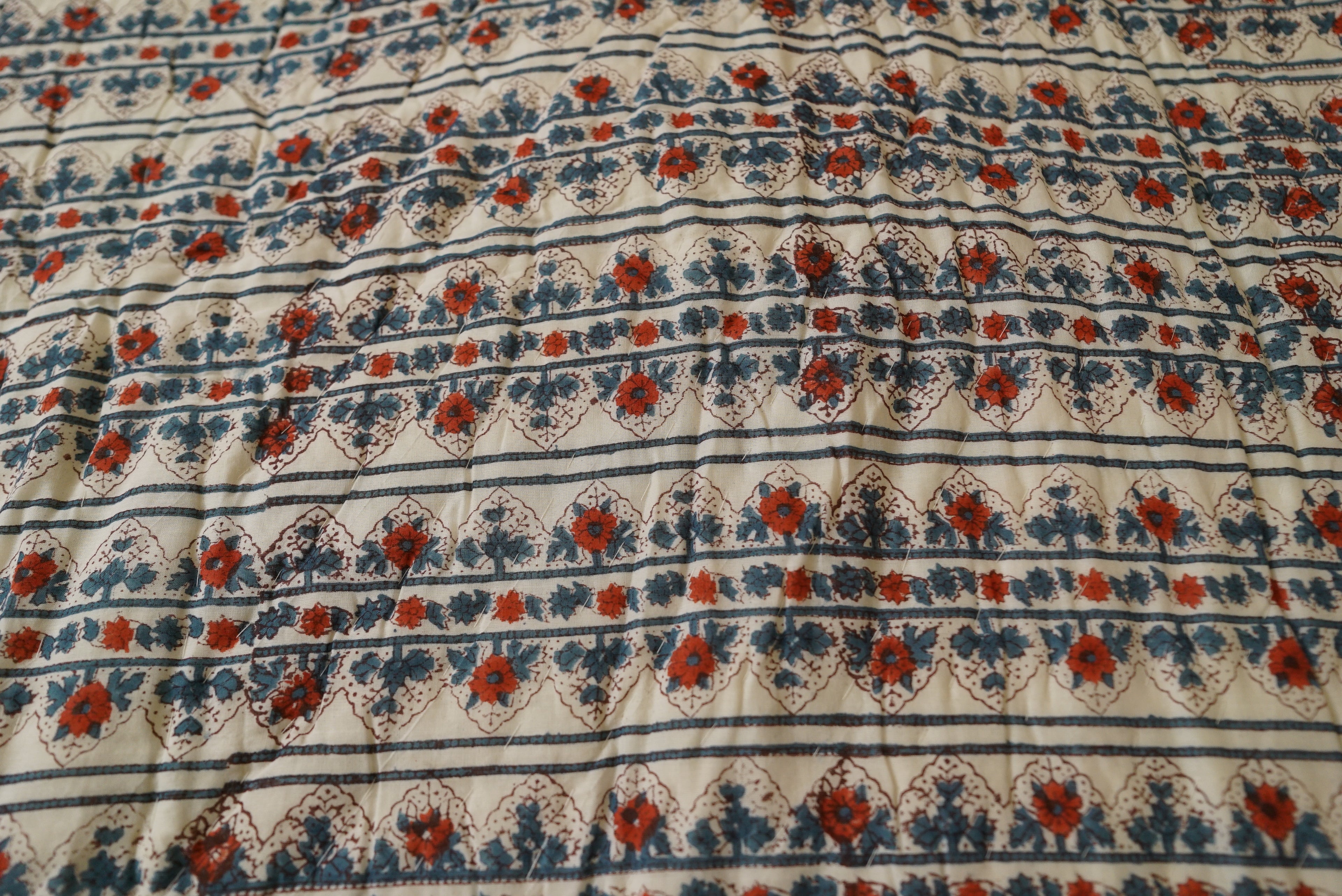 Laal Phool Bari Quilt