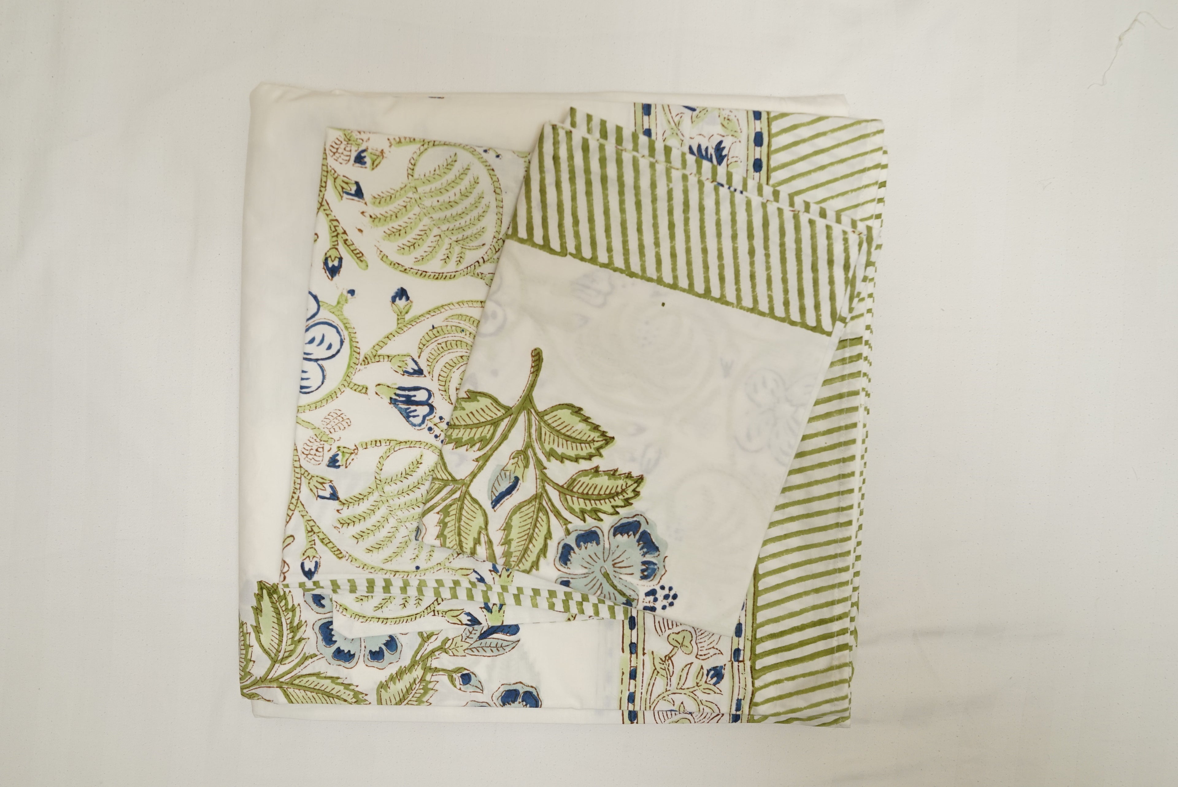 Neel Pushpa Katha Bedsheet